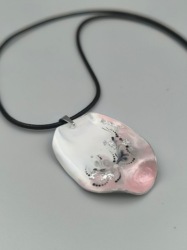 Resin necklaces - White pearl