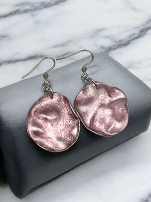 Lógós fülbevalók Mályva gyöngyház