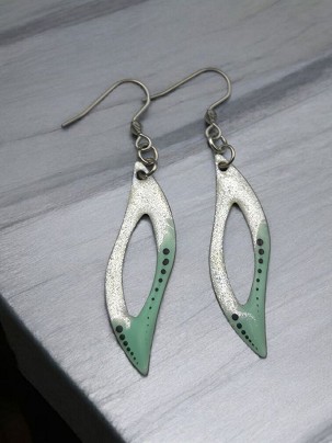 Lógós fülbevalók Zöld pöttyös