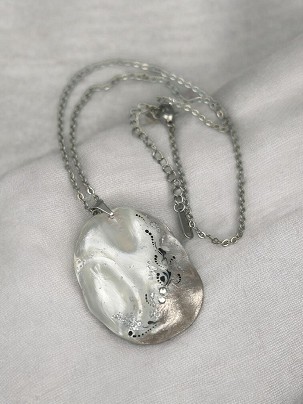 Gyanta nyakláncok - Ezüst hullám